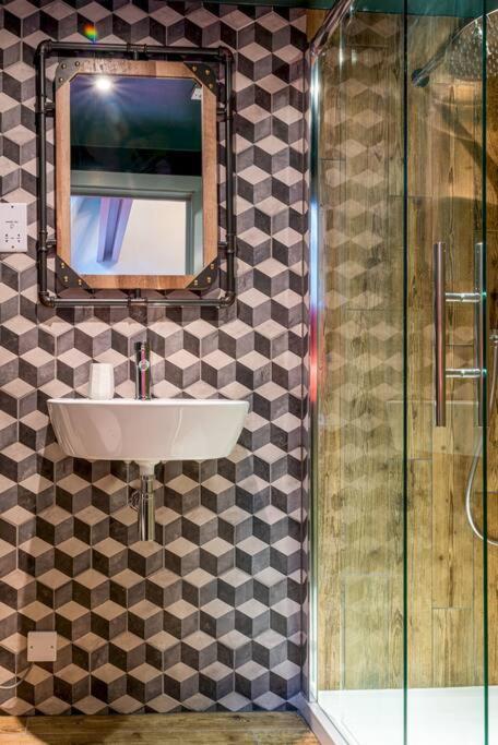 Style & Opulence In Georgian Chapel W Parking Apartment Bath Exterior photo