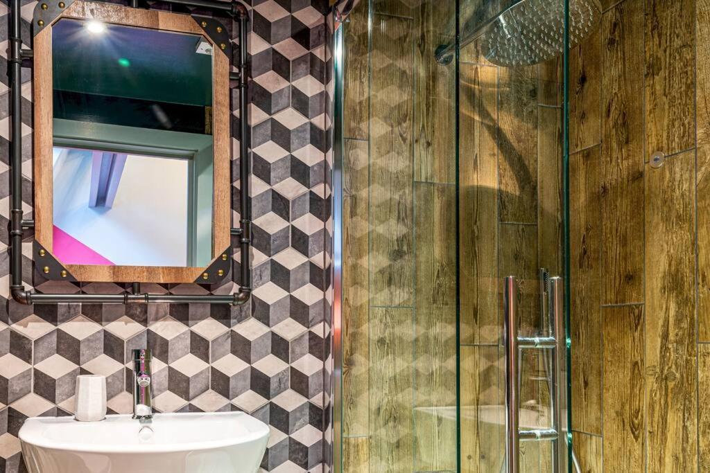 Style & Opulence In Georgian Chapel W Parking Apartment Bath Exterior photo