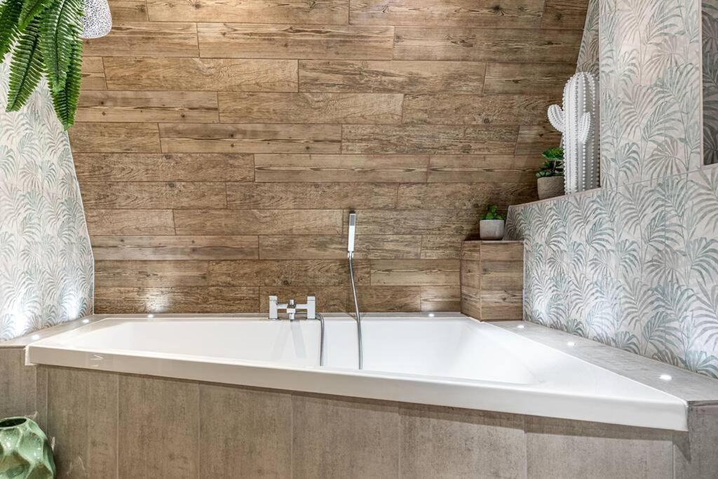 Style & Opulence In Georgian Chapel W Parking Apartment Bath Exterior photo